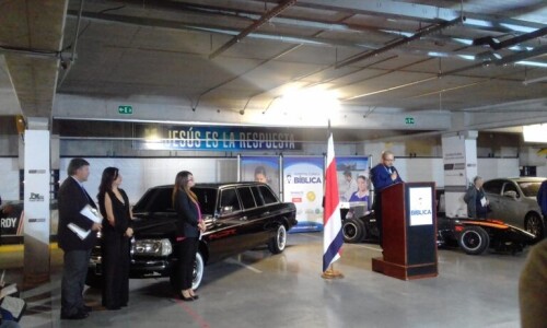 A Hospital Clínica Bíblica COSTA RICA la inauguración de la VI Expo Orquídeas 2018. 300D LWB LANG