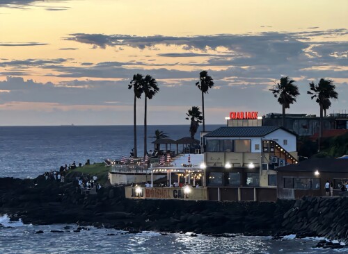 【哲风壁纸】岩石 房屋 晚霞