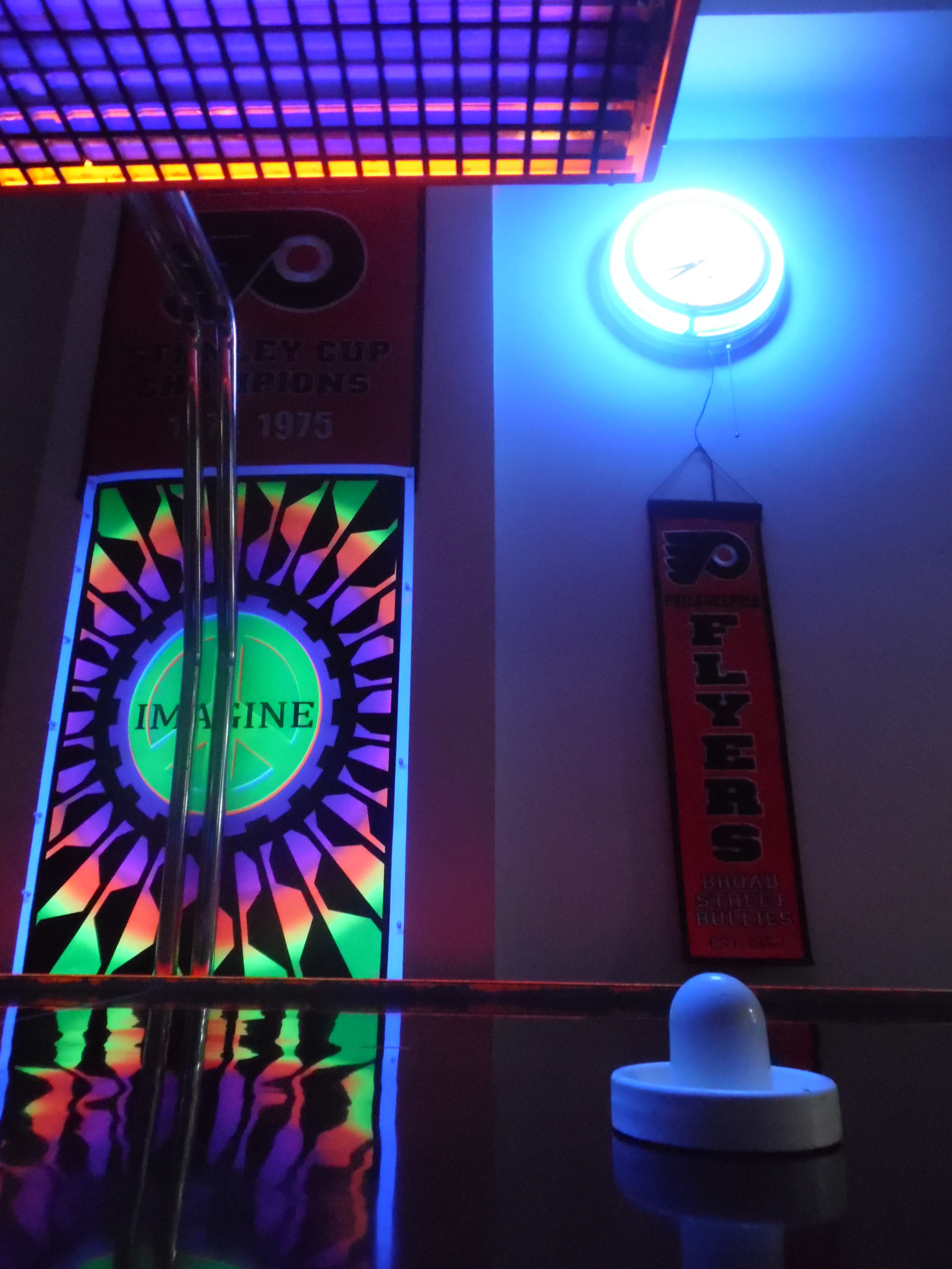 A-Game-of-Airhockey-Costa-Rica.-b975ae81a53897d6427fed20e2b9475c